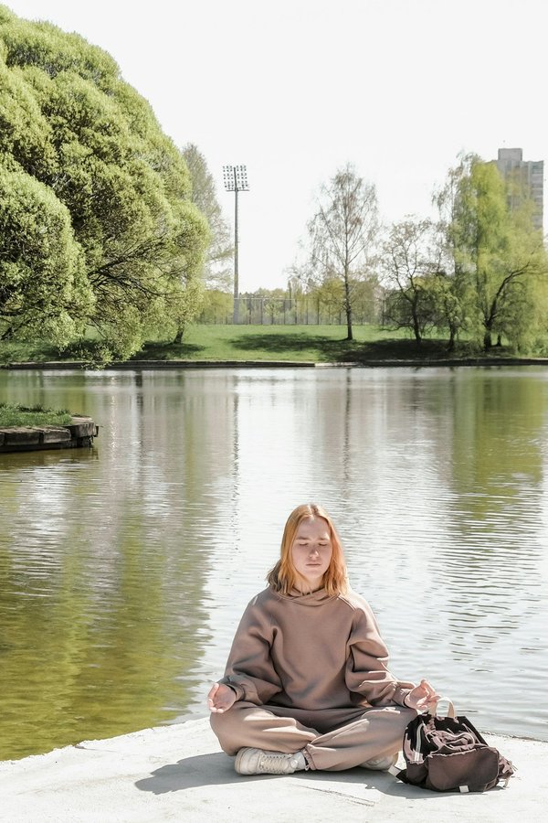 Comment les techniques de relaxation peuvent-elles aider à gérer le stress post-traumatique?